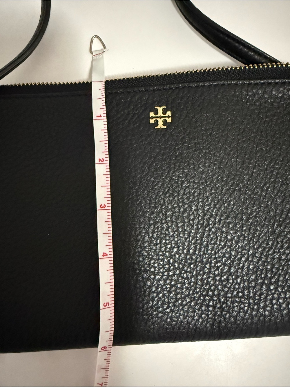 Like new Tory Burch Black Pebbled Leather Crossbody with Gold Hardware - Picture 5 of 5